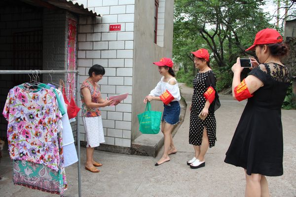 循环集团“红袖章”：石峰平安建设的亮丽风景线